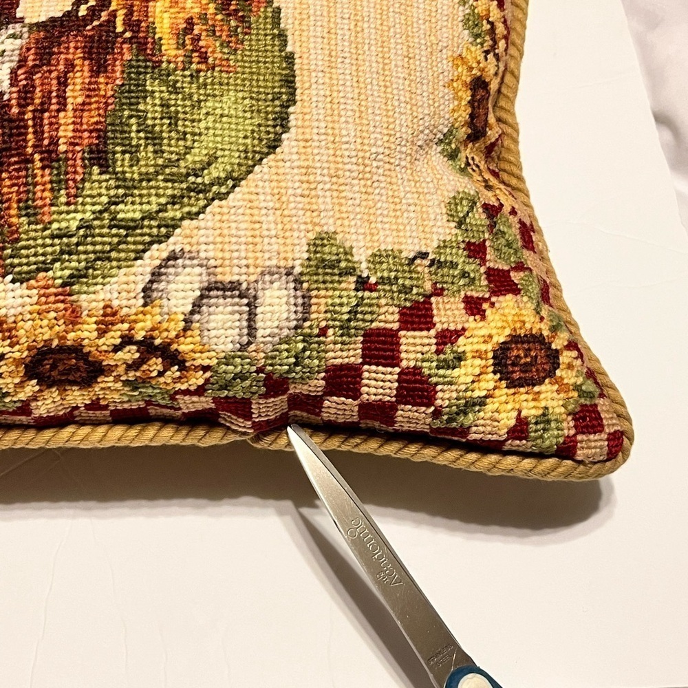 Rooster/sunflower tapestry petit point needle point throwpillow gold velour back - Picture 10 of 16